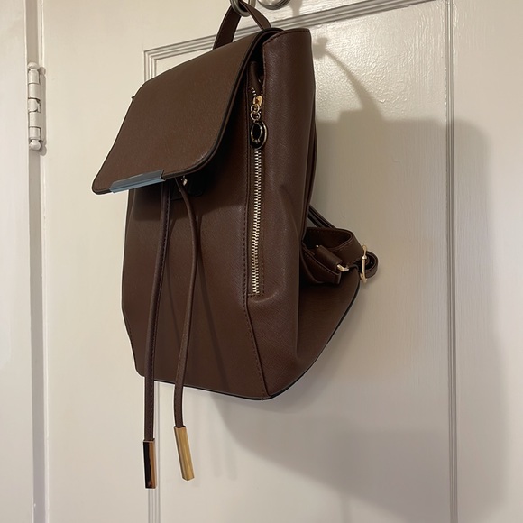 B&E Womens Mini Backpack - Brown + Gold - Picture 5 of 8